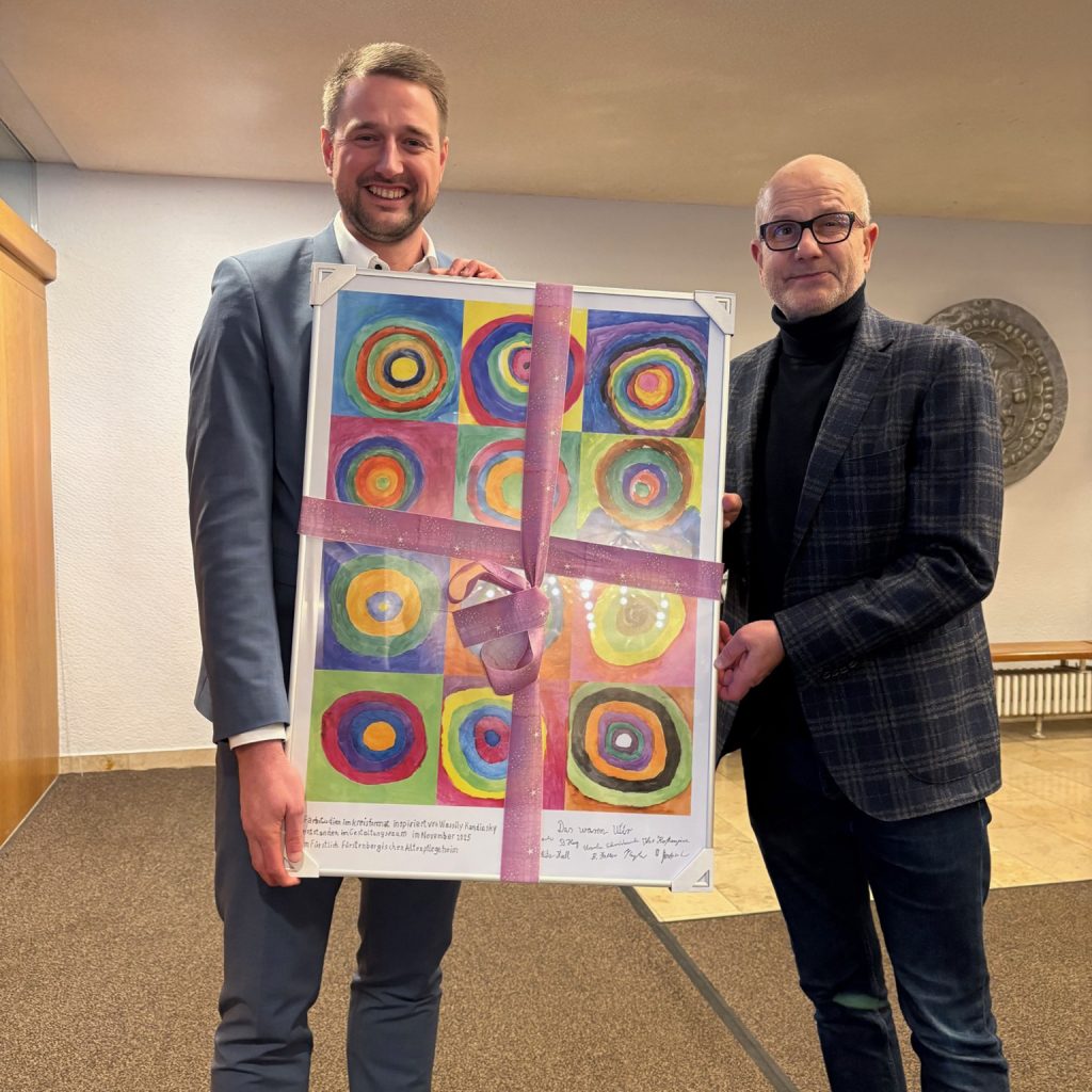 Übergabe Geschenk FFA